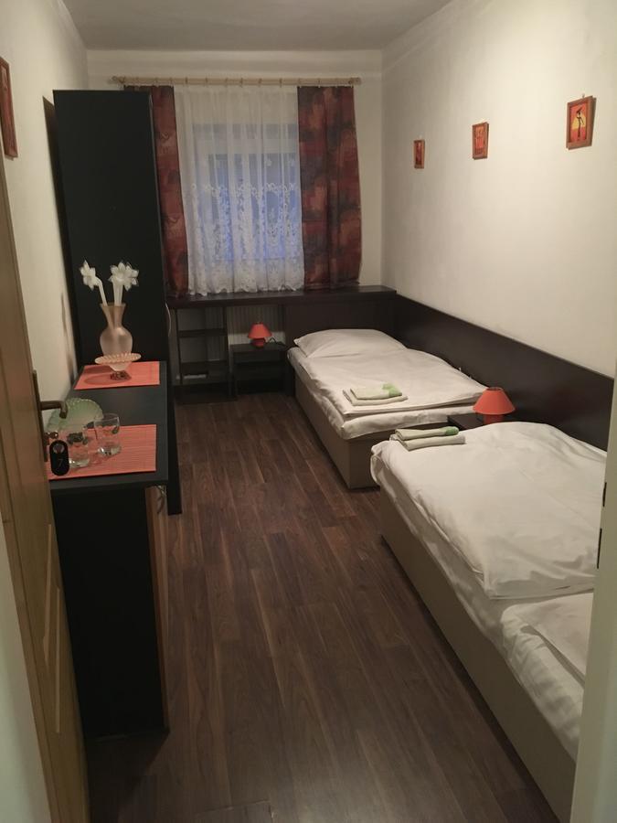 Harrys City Motel Комарно Экстерьер фото