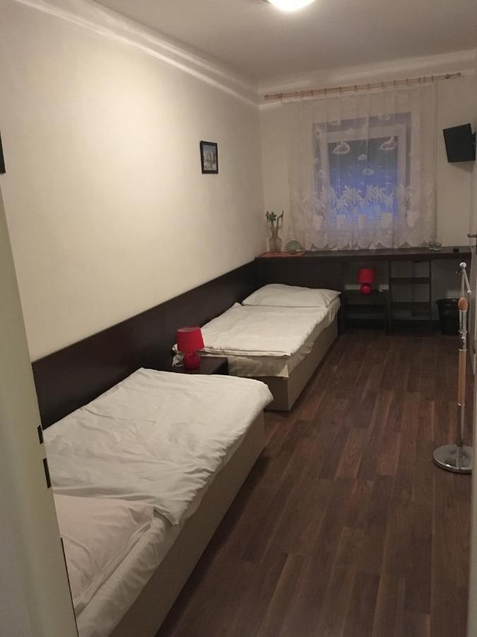 Harrys City Motel Комарно Экстерьер фото